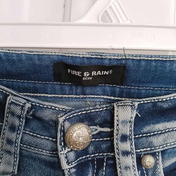 Fire and Rain Women's Flare Jeans - Picture 2 of 4